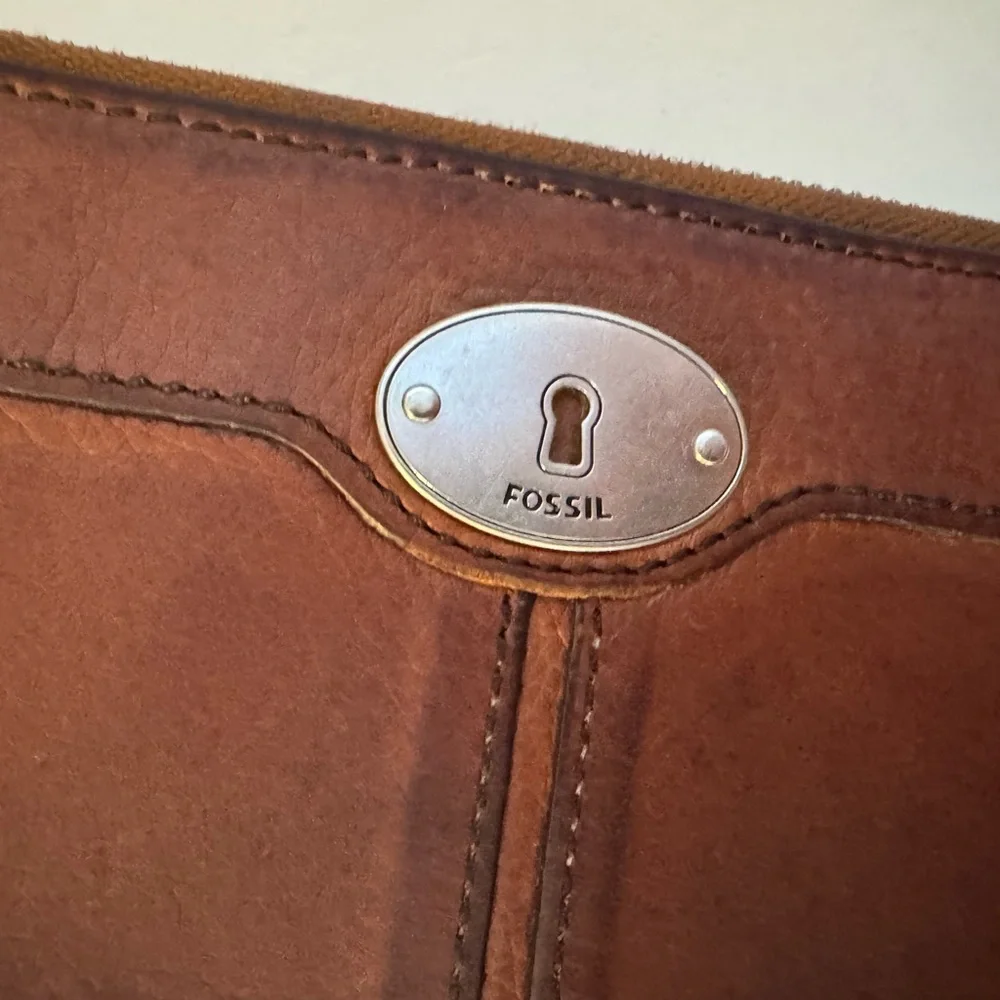 Fossil Dark Brown Aged Leather Travel Wallet